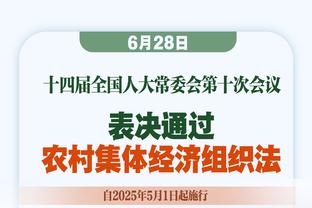 梦幻联动⚽43岁足球巨星小罗穿獭兔球衣参加真人秀 仍能倒挂金钩